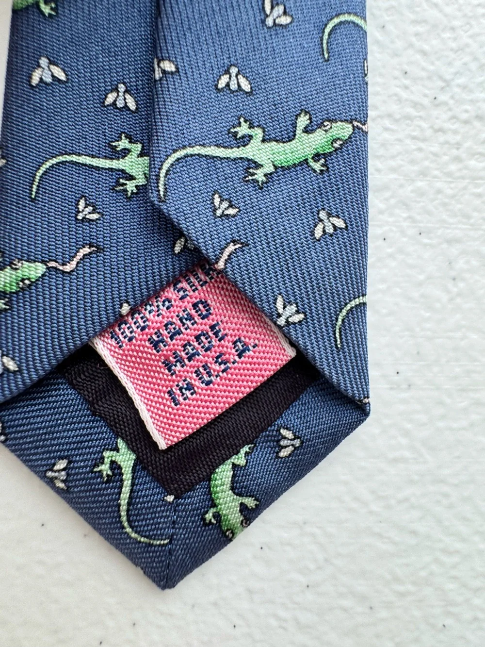 Vineyard Vines Blue Gecko Print Silk Tie Men's Novelty Necktie